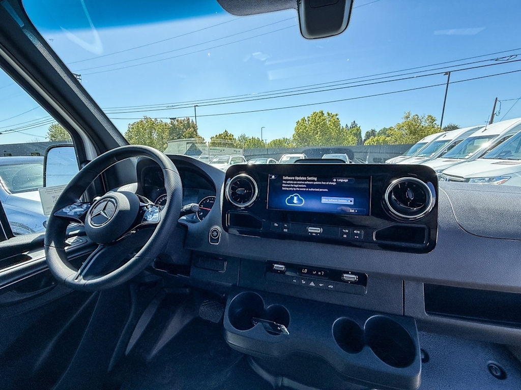 Thumbnail: 2025 Mercedes-Benz Sprinter - 2