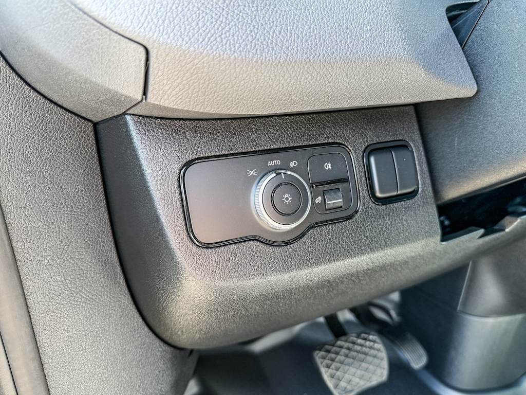 Thumbnail: 2025 Mercedes-Benz Sprinter - 22