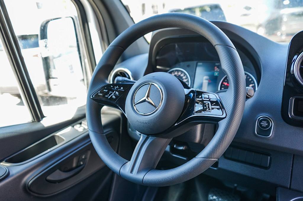 Thumbnail: 2026 Mercedes-Benz Sprinter - 8