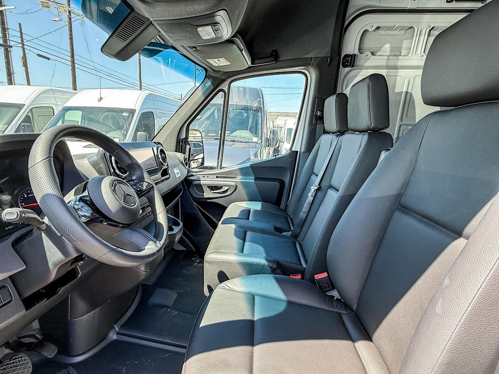 Thumbnail: 2025 Mercedes-Benz Sprinter - 11