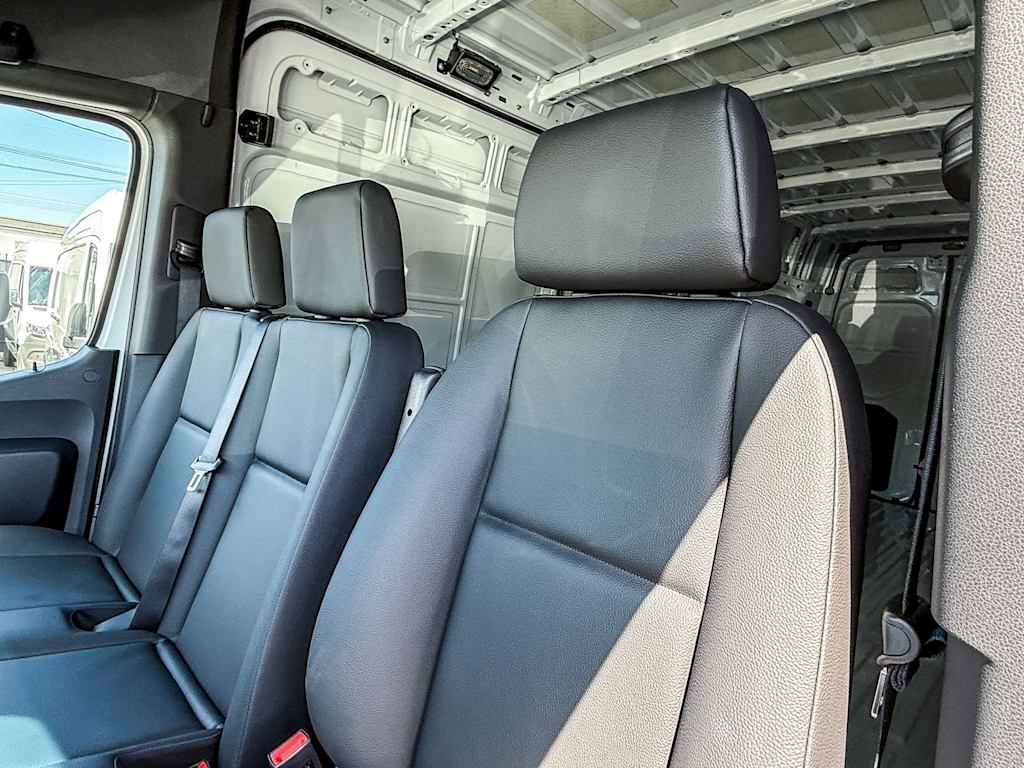 Thumbnail: 2025 Mercedes-Benz Sprinter - 25