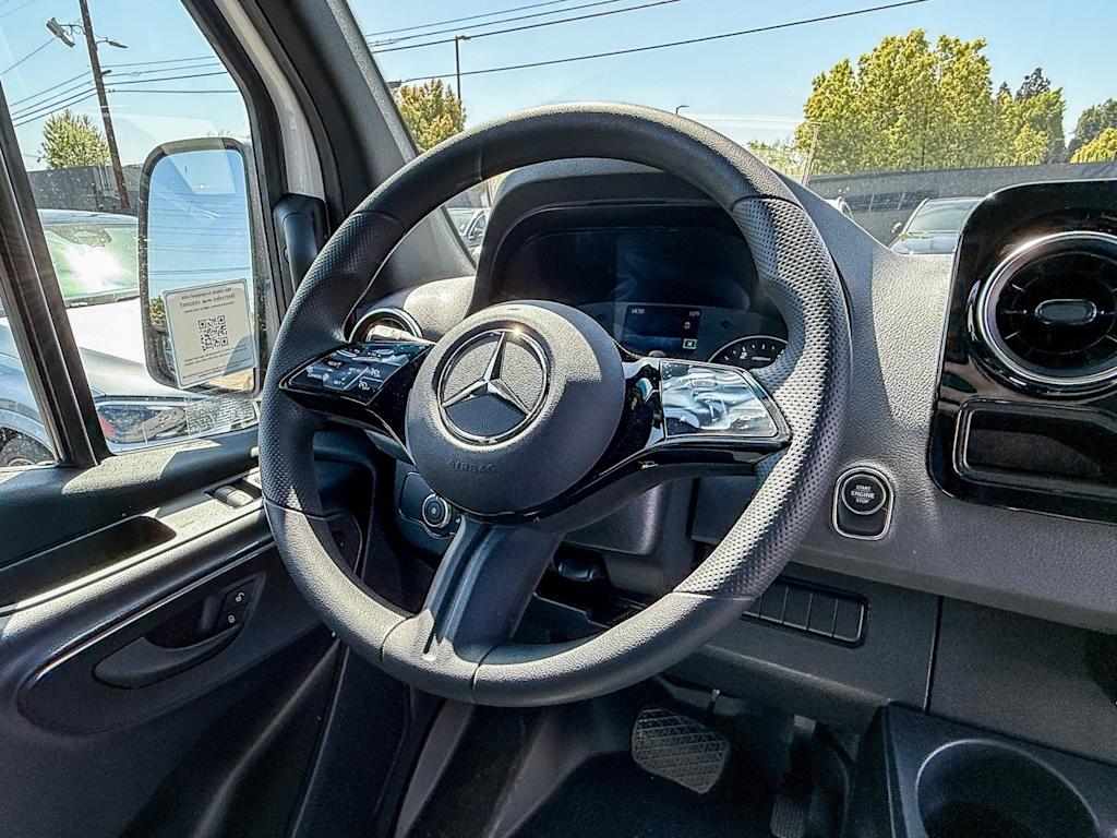 Thumbnail: 2025 Mercedes-Benz Sprinter - 9