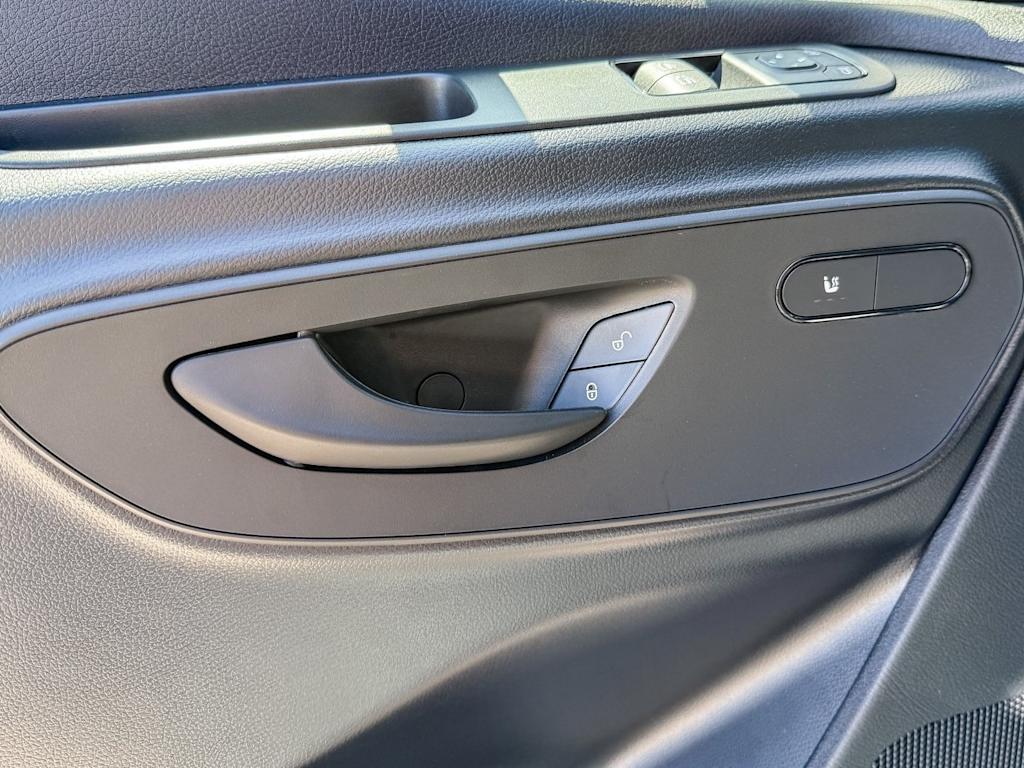 Thumbnail: 2025 Mercedes-Benz Sprinter - 21