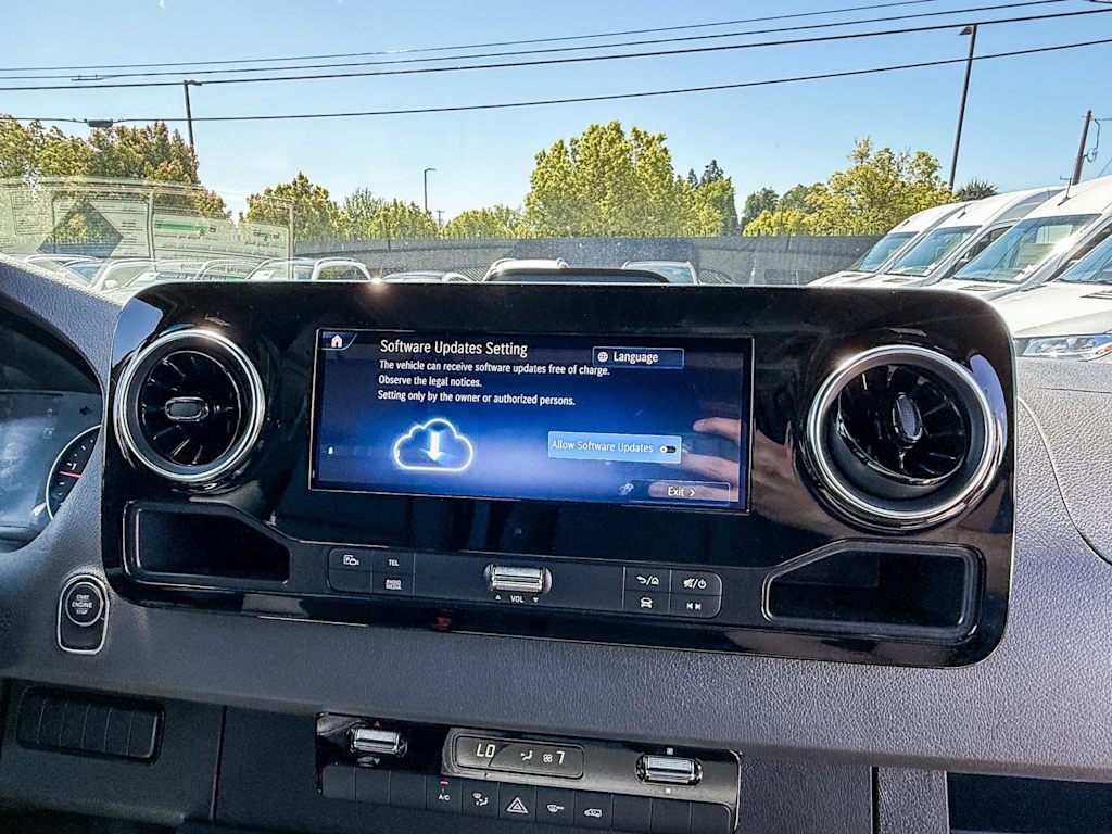 Thumbnail: 2025 Mercedes-Benz Sprinter - 12