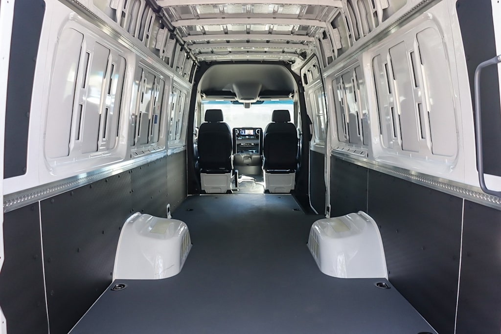 Thumbnail: 2025 Mercedes-Benz Sprinter - 26