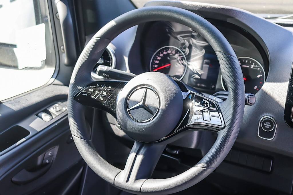 Thumbnail: 2025 Mercedes-Benz Sprinter - 8