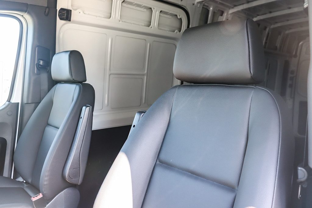 Thumbnail: 2025 Mercedes-Benz Sprinter - 25