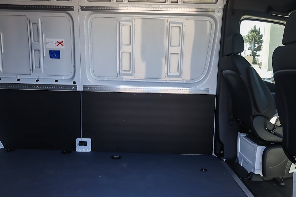 Thumbnail: 2025 Mercedes-Benz Sprinter - 27