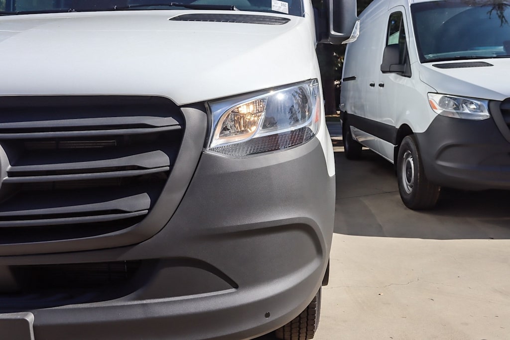 Thumbnail: 2025 Mercedes-Benz Sprinter - 19
