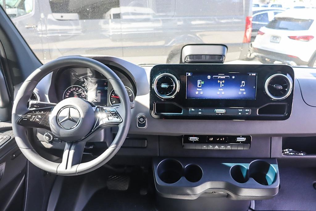 Thumbnail: 2025 Mercedes-Benz Sprinter - 2