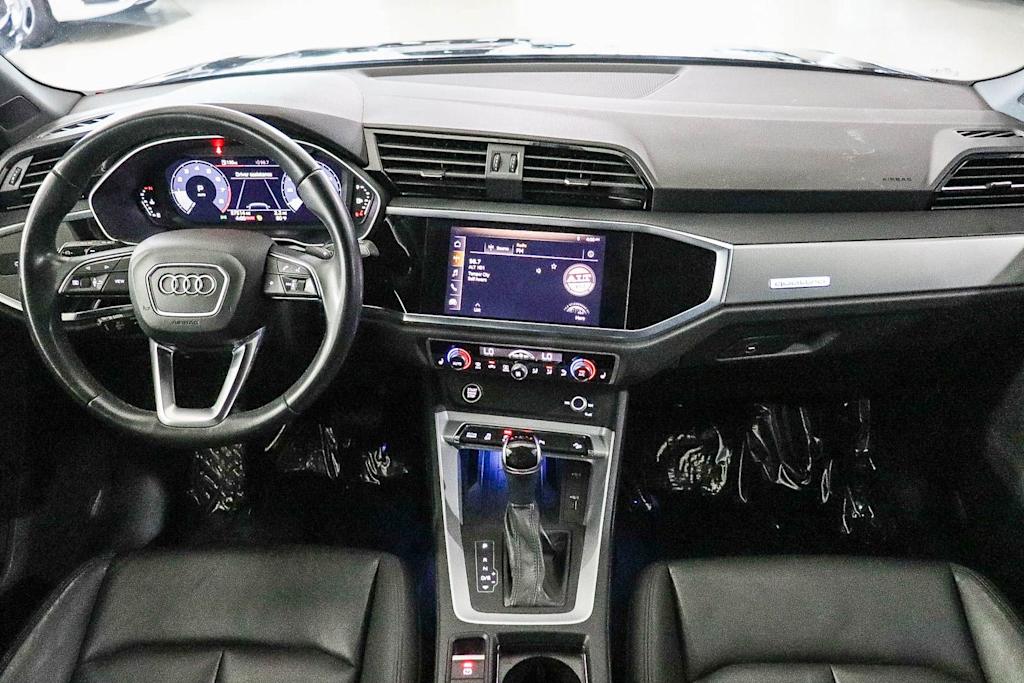 Thumbnail: 2021 Audi Q3 - 2