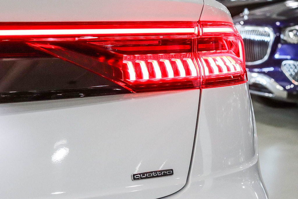 Thumbnail: 2022 Audi Q8 - 6