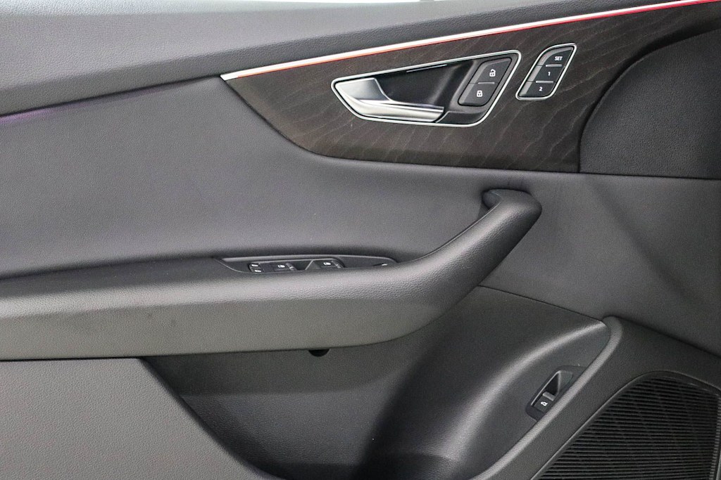 Thumbnail: 2022 Audi Q8 - 26