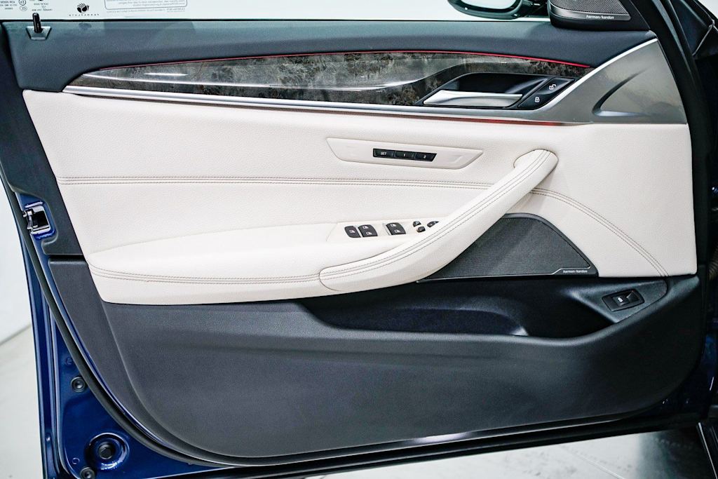 Thumbnail: 2023 BMW 5 Series - 25