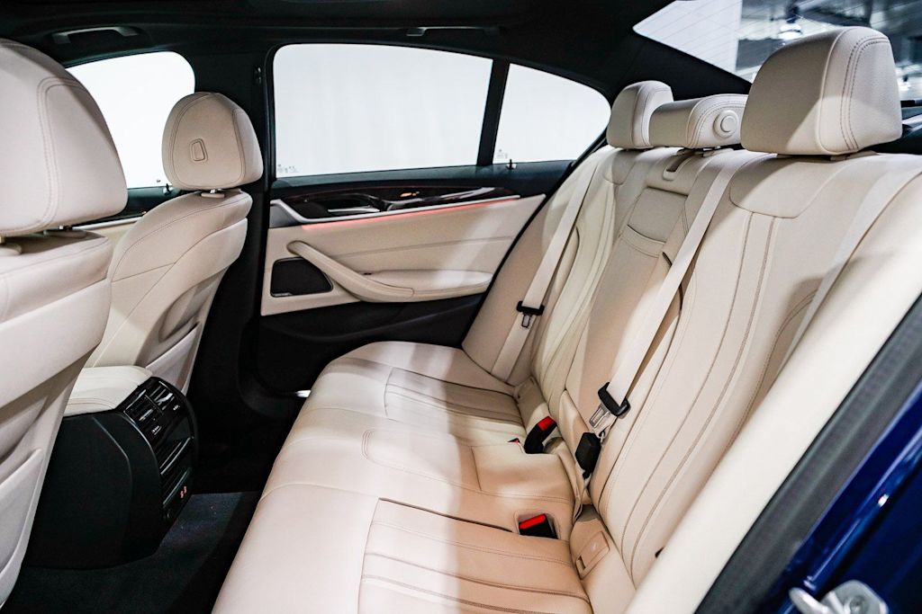 Thumbnail: 2023 BMW 5 Series - 10
