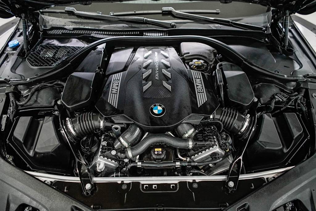 Thumbnail: 2022 BMW 8 Series - 29