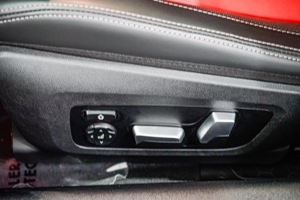 Thumbnail: 2025 BMW 8 Series - 25