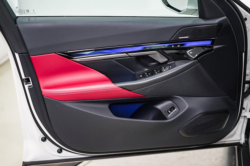 Thumbnail: 2025 BMW i5 - 25