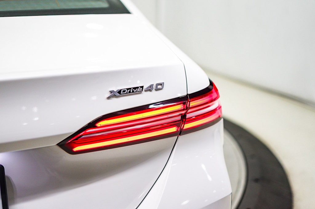 Thumbnail: 2025 BMW i5 - 20