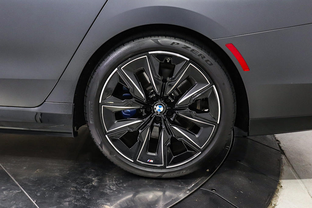 Thumbnail: 2025 BMW i7 - 20