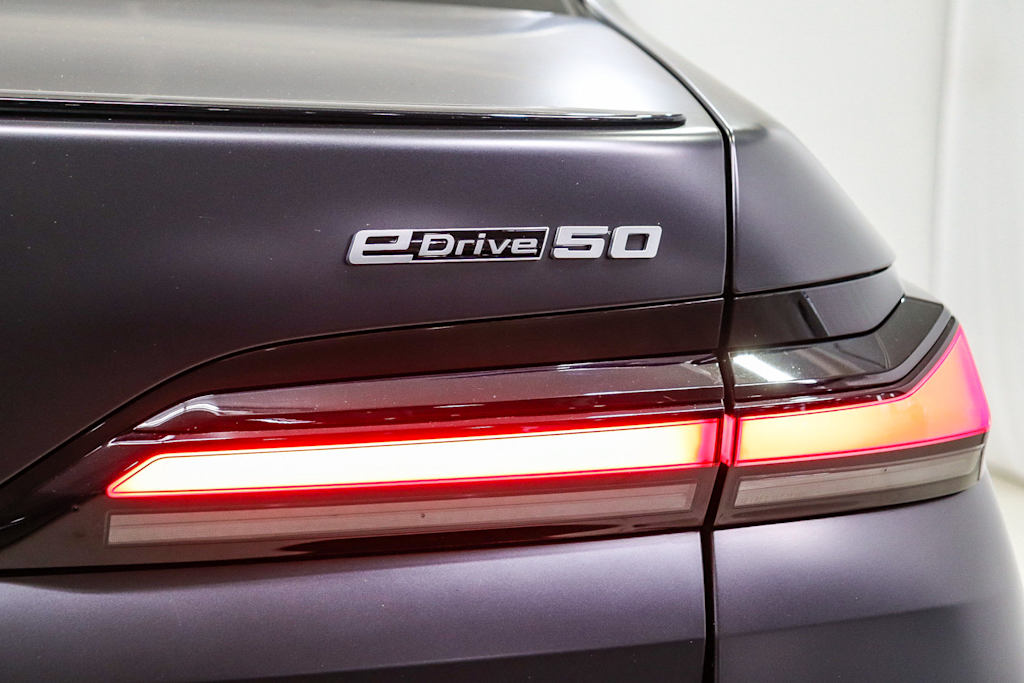 Thumbnail: 2025 BMW i7 - 21