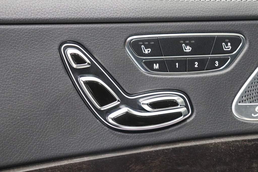 Thumbnail: 2016 Mercedes-Benz S-Class - 26