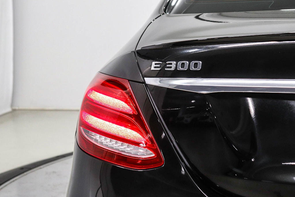Thumbnail: 2019 Mercedes-Benz E-Class - 22