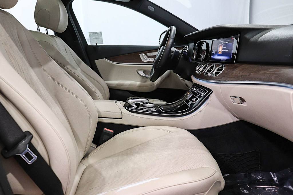 Thumbnail: 2017 Mercedes-Benz E-Class - 9