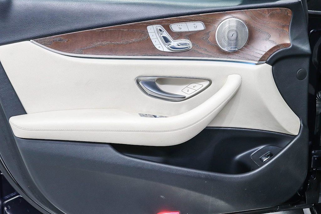 Thumbnail: 2017 Mercedes-Benz E-Class - 25