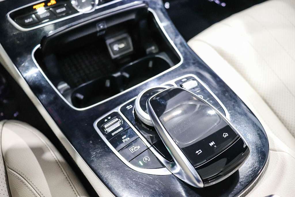 Thumbnail: 2017 Mercedes-Benz E-Class - 12