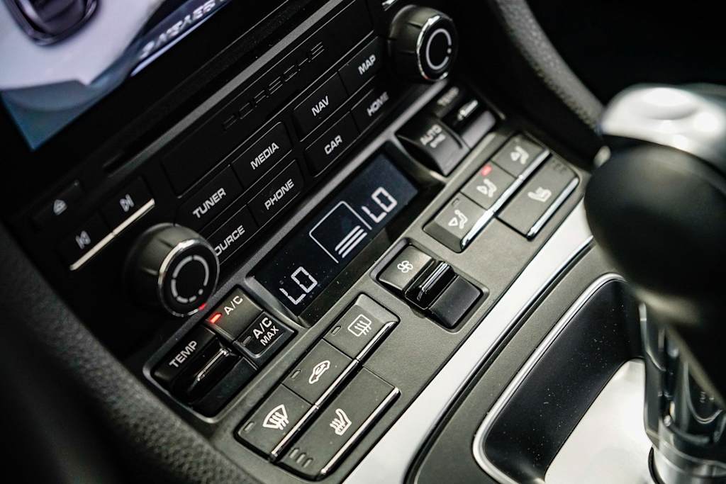 Thumbnail: 2022 Porsche 718 Cayman - 25