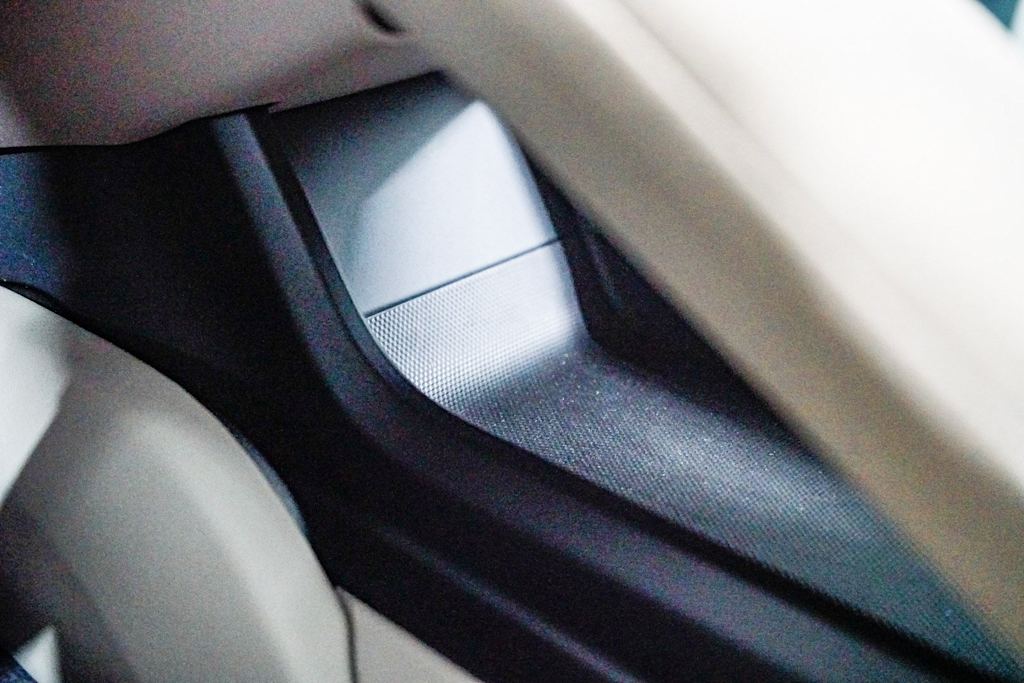 Thumbnail: 2023 Porsche Taycan - 28