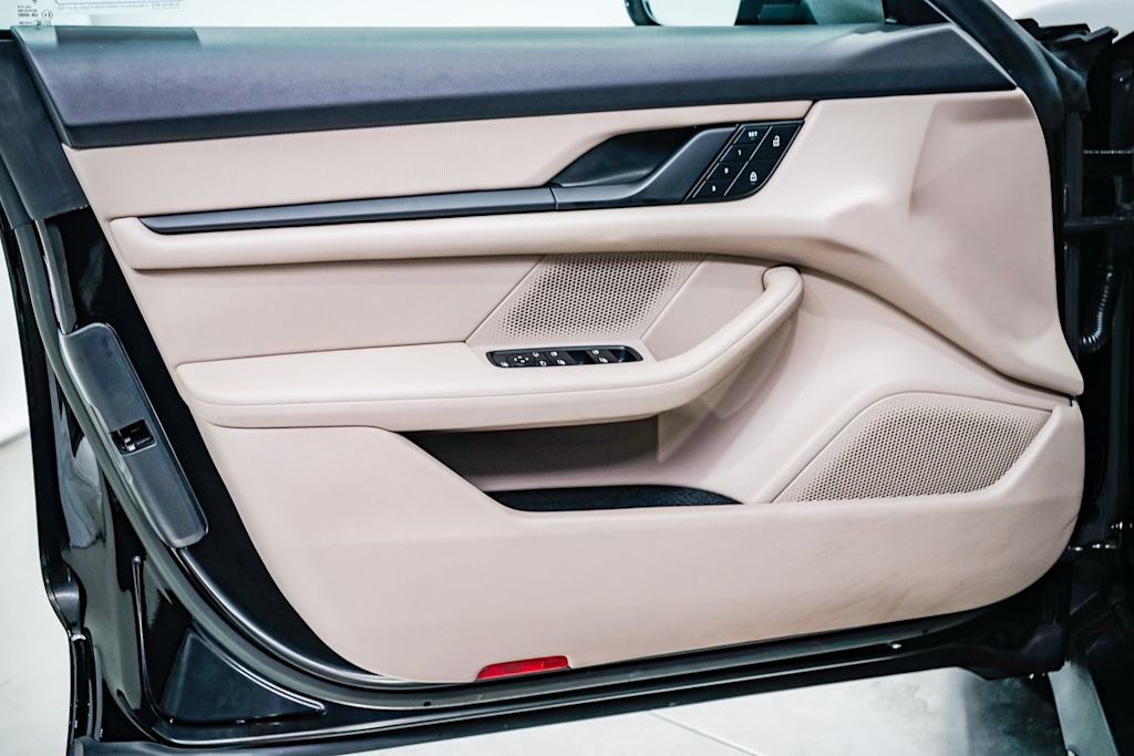 Thumbnail: 2023 Porsche Taycan - 24