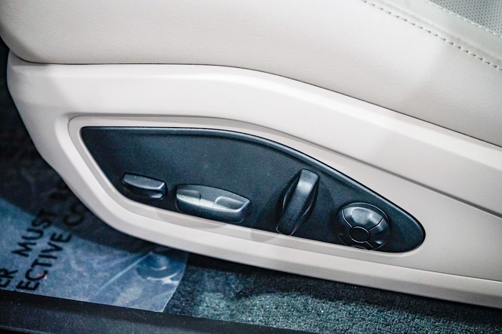 Thumbnail: 2023 Porsche Taycan - 25