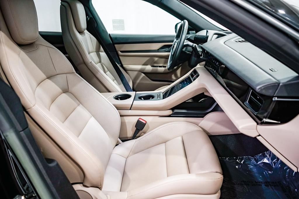 Thumbnail: 2023 Porsche Taycan - 9