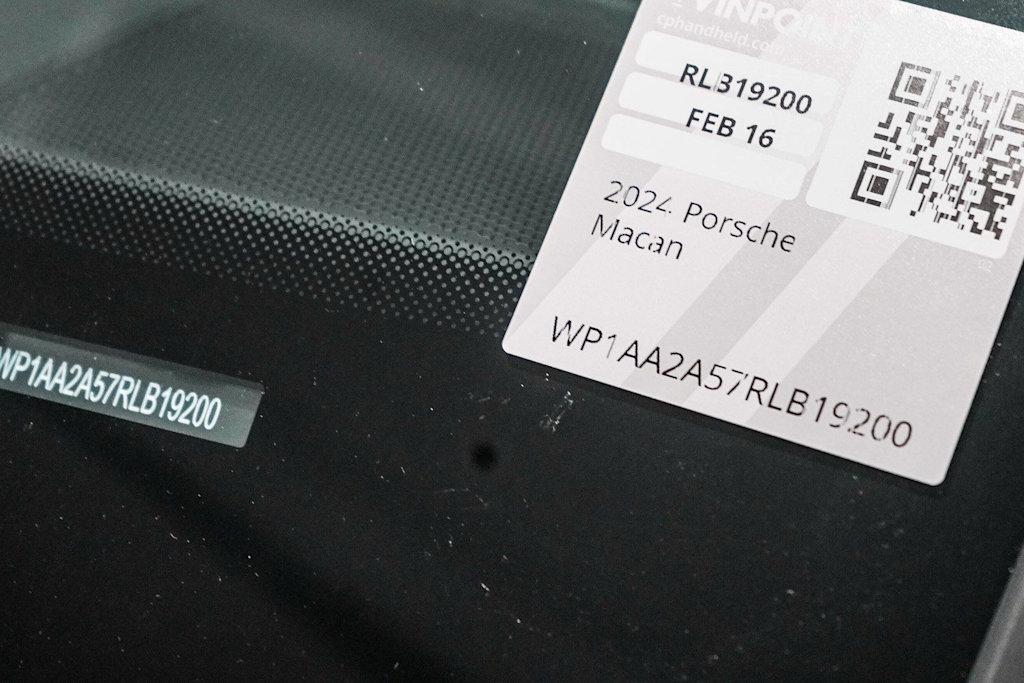 Thumbnail: 2024 Porsche Macan - 16