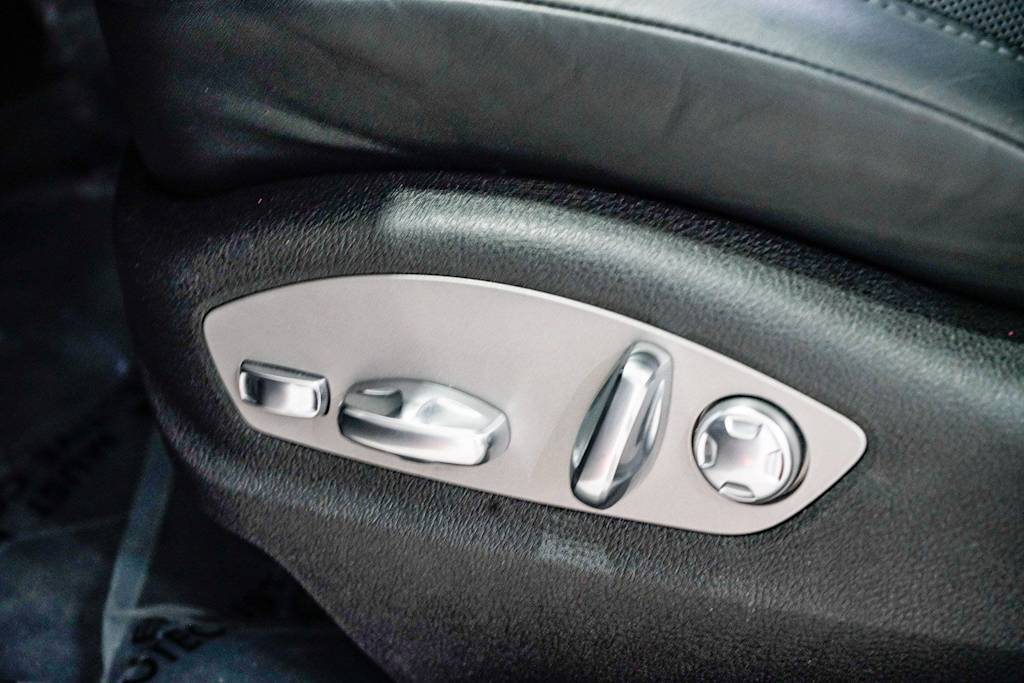 Thumbnail: 2024 Porsche Macan - 25