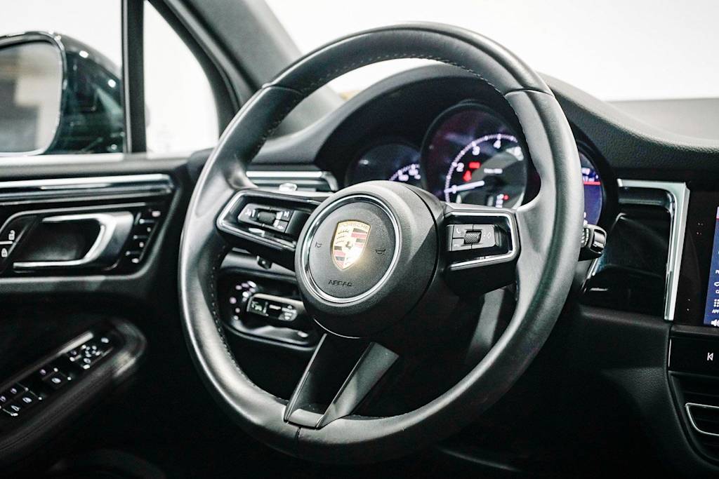 Thumbnail: 2024 Porsche Macan - 11