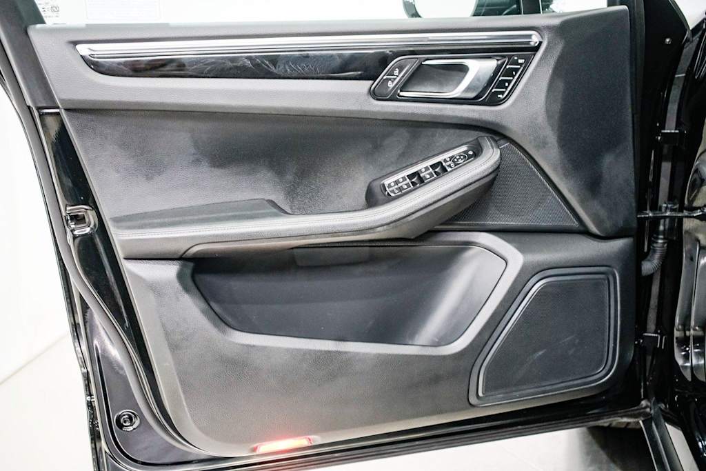 Thumbnail: 2024 Porsche Macan - 24