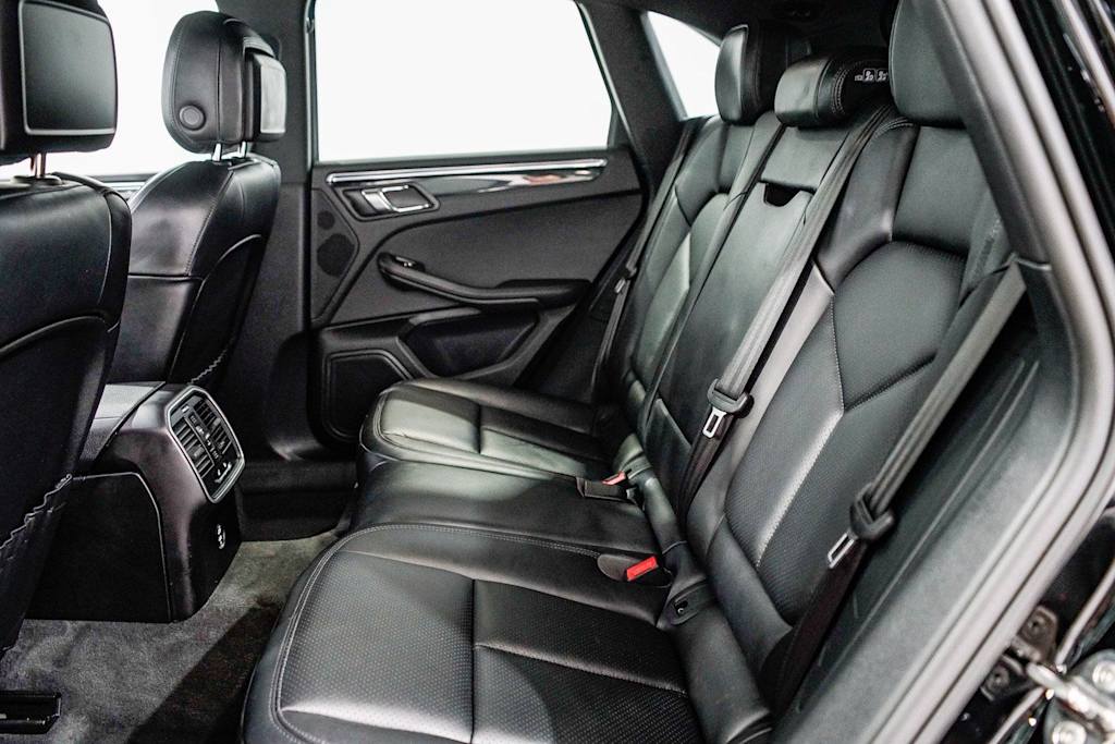 Thumbnail: 2024 Porsche Macan - 10