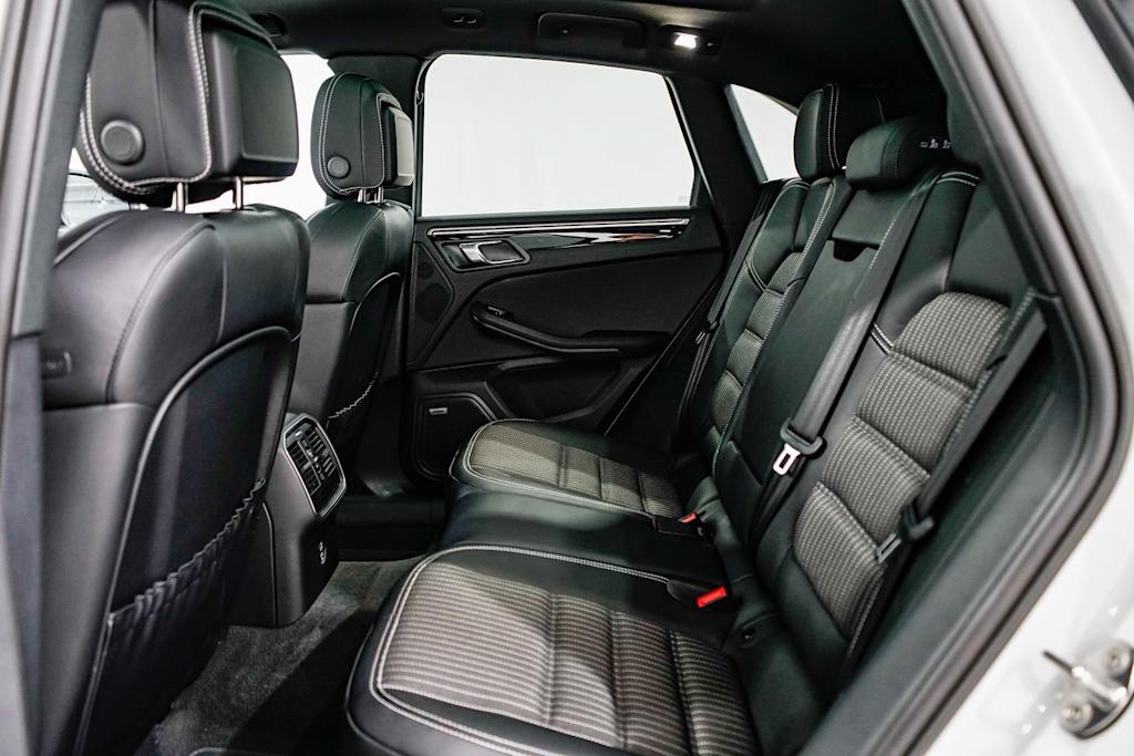 2025 Porsche Macan T 11