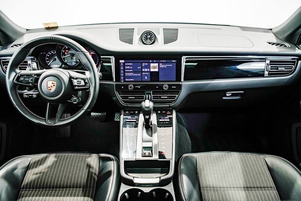 2025 Porsche Macan T 2