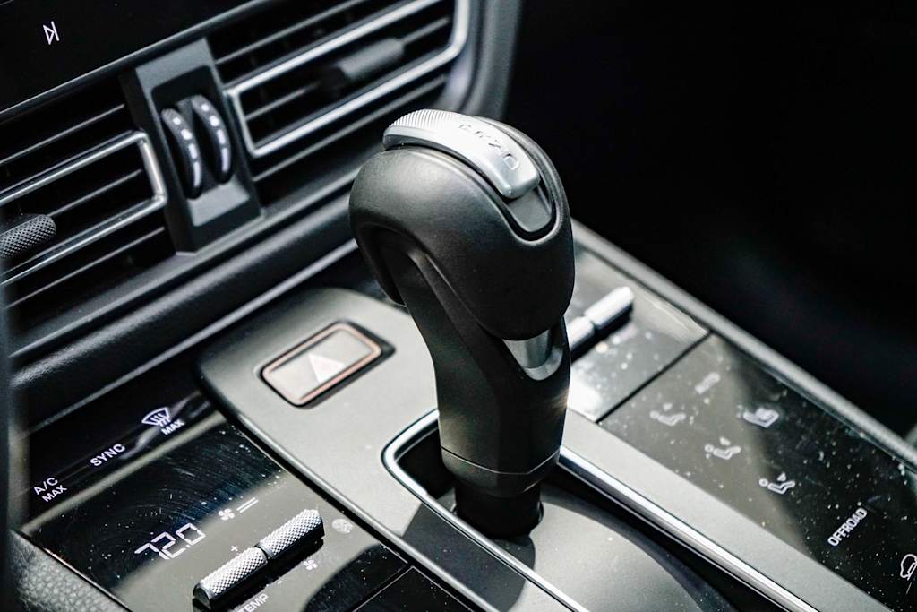 2025 Porsche Macan T 14
