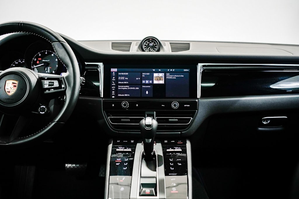 2025 Porsche Macan T 8