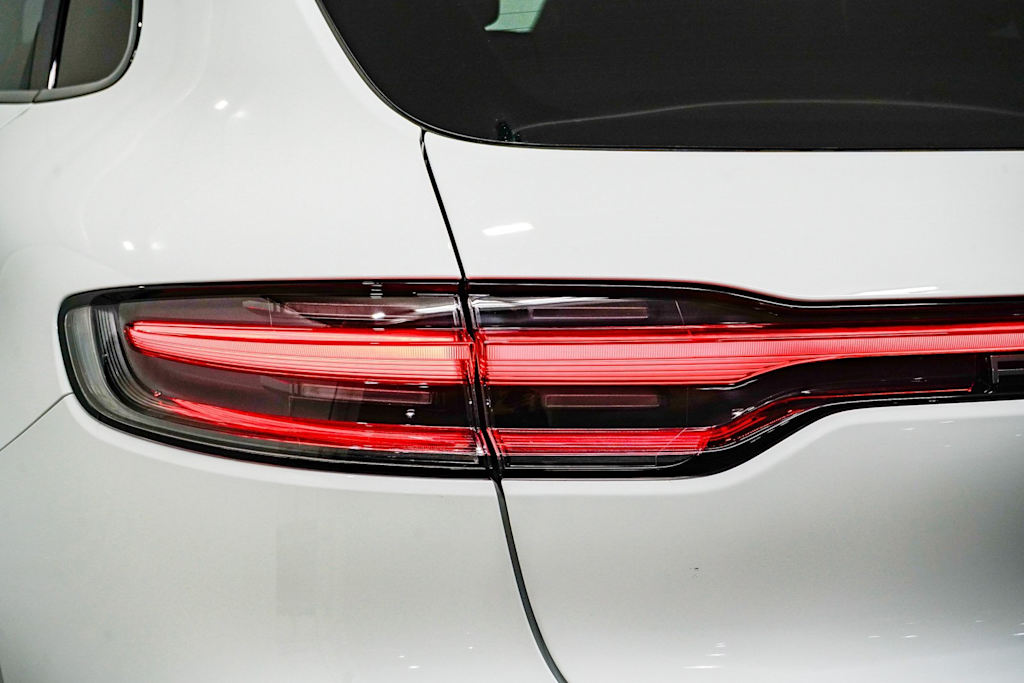 2025 Porsche Macan T 21