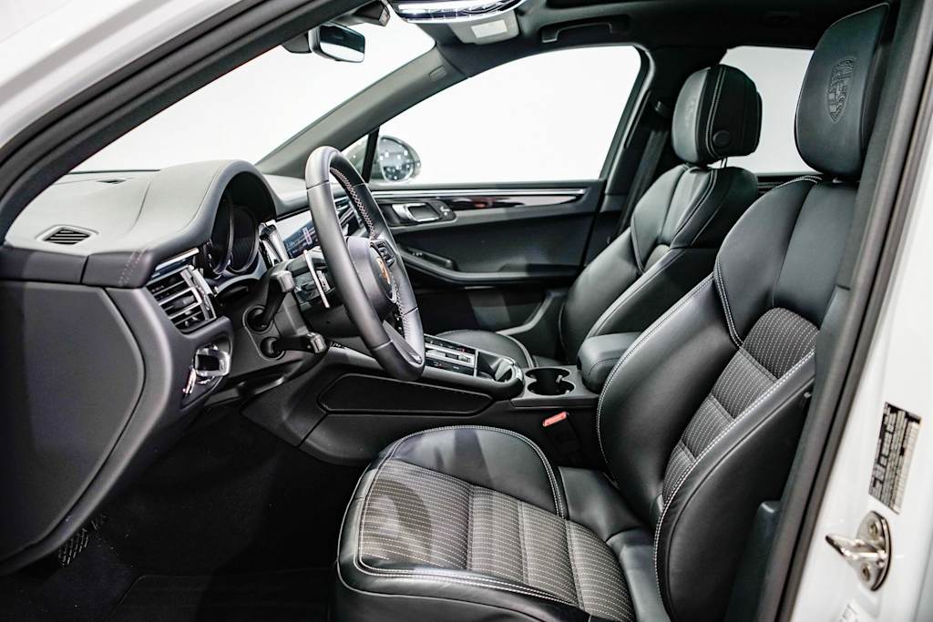 2025 Porsche Macan T 10