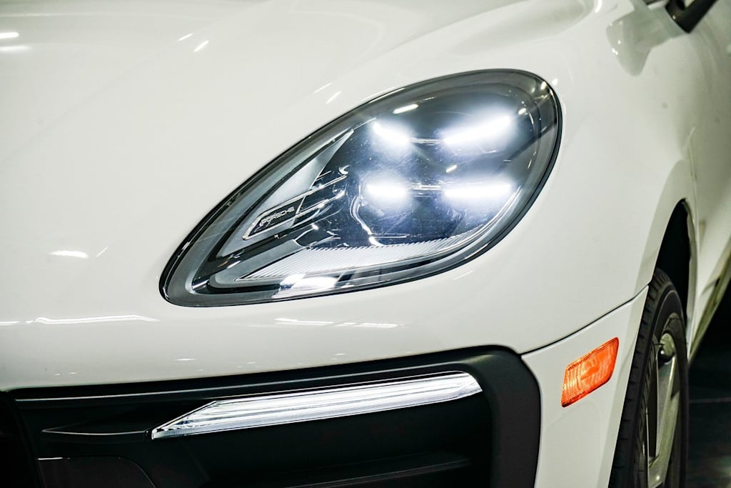 2025 Porsche Macan T 19