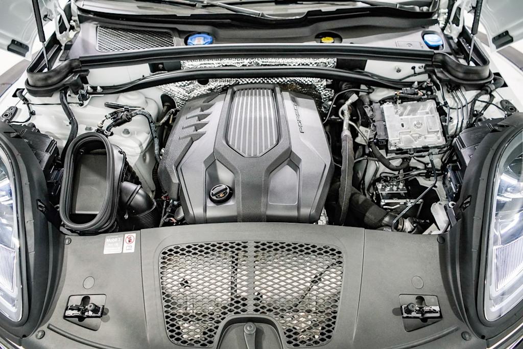 2025 Porsche Macan T 7