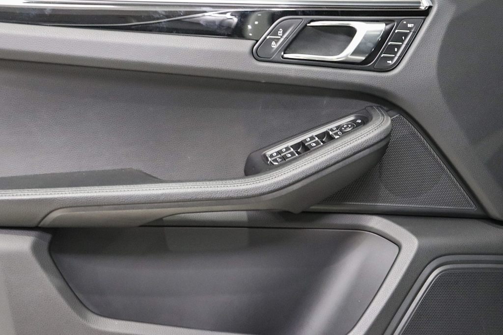 Thumbnail: 2024 Porsche Macan - 25