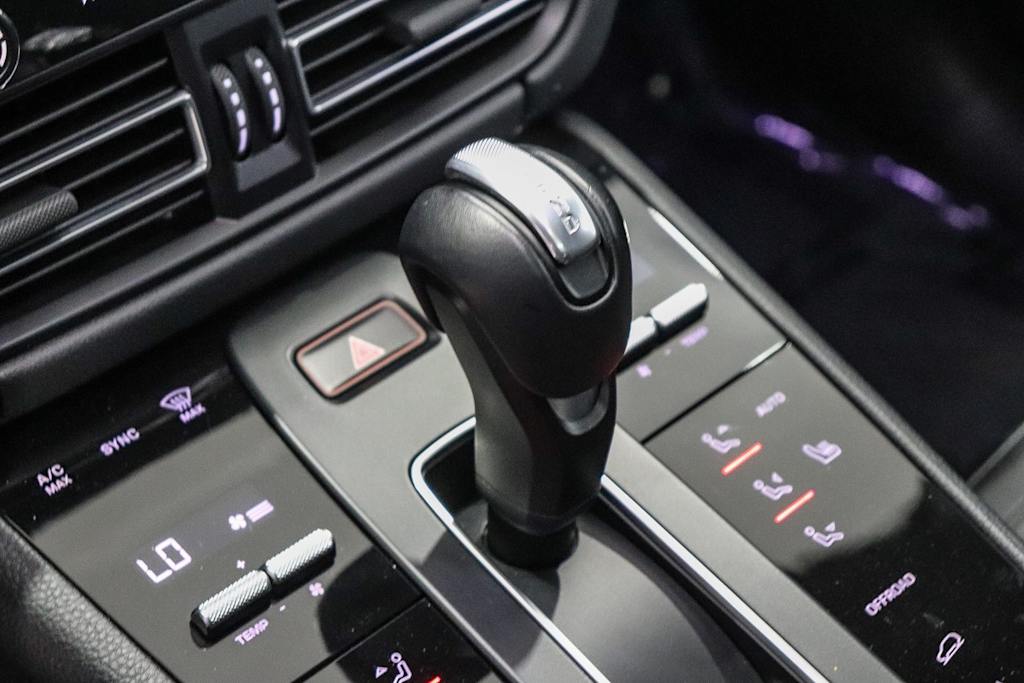 Thumbnail: 2024 Porsche Macan - 13